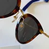 Nouveau design de mode femmes lunettes de soleil 1043 plaque grand chat lunettes cadre impression temples lunettes attrayantes de qualité supérieure