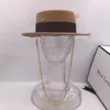 Gorra negra para mujer, sombrero de lana británico, fiesta de moda, sombrero de copa plano, correa de cadena y sombreros de ala para mujer para un rodaje de estilo callejero2200448