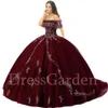 Oszałamiający Scalloped Tulle Collar Gmimmering wirujący haft z srebrnym frezowaniem Burgundia Quinceanera Dress Girls 15th Urodzinowa suknia