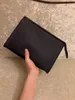 Fashion Men Classic Clutch Bag ￤kta l￤derhandv￤ska PVC Kvinnor Houlder Wallet Mens Hand Grab Handv￤skor Womens Crossbody Bag Purse342j