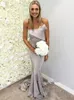 Zilveren Strapless Mermaid Bridesmeisje Jurken 2021 Ruches Satin Long Maid of Honour Jurken Goedkope Bruiloft Gastenjurk