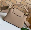 العلامة التجارية Capucines Women Cow Leather Counter Bag Fashion Taurillon Golden Buckle Messenger Totes Crossbody Retro Mini Handle Book EV5184204