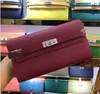 2018 Big Big Long Wallets Holders Passport Passport Bass with Lock Fashion Cowhide Weather Wallet Wallet 24 Colors for Lady W212C
