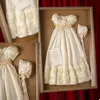 Stilig dop klänningar för baby tjejer spets appliqued ruffles satin pärlor lång dop klänning taffeta första kommunikationsklänningar