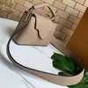 العلامة التجارية Capucines Women Cow Leather Counter Bag Fashion Taurillon Golden Buckle Messenger Totes Crossbody Retro Mini Handle Book EV5184204