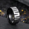 Banda de anillo de incisión de acero inoxidable Anillos de boda de corte de oro negro para hombres Joyería de moda para mujer voluntad y arena