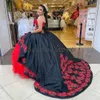 فساتين Quinceanera المكسيكية من Charro لعام 2023 باللون الأسود الأنيق من الأورجانزا الكشكشة القوطية الشرير فساتين حفلات مزينة برباط رائع 16 فستان لحفلات أعياد الميلاد