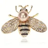 Broche de la serie de insectos de diseño de marca famosa, broches delicados de abeja para mujer, broche de cristal con diamantes de imitación, regalos de joyería para niña 7840592