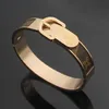 Europa America Fashion Style Dy Women Titanium Steel Gegraveerde riem gespogden Leer Bangle Bracelet 3 Color2229419