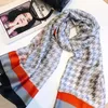 Nieuwe Vrouwen Zijden Sjaal Sjaals En Wrap Zomer Designer Vrouwen Houndstooth Femme Foulard Bandana Hijab Zwart47208661257611