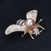 Broche de la serie de insectos de diseño de marca famosa, broches delicados de abeja para mujer, broche de cristal con diamantes de imitación, regalos de joyería para niña 7840592