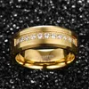Bröllopsringar Vakki Men's 8mm Tungsten Carbide Ring Band med Round Cubic Zirconia Gold Plated CZ Engagement Storlek 7-12292K