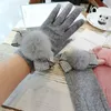 Cinq doigts gants hiver chaud épais doux polaire femmes mignon boule de fourrure épissé attaché cachemire écran tactile coupe-vent pour les femmes1