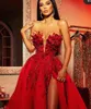 Vestido de noche Yousef aljasmi Hombros descubiertos Cariño Cristales rojos Vestido de fiesta Zuhair murad Kim kardashian Largo Blanco