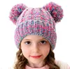 Дети вязаные шляпы вязание крючковые помпоны шляпа шляпа сплетены прекрасные девочки -близнецы тепло