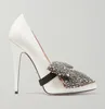 Perfect Brand-New Dams Stiletto Obcasy Strass Bow Luxury Design White Patent-Skórzane Kobiety Wysokie Obcasy Spiczaste Toe Sexy Lady Pompy Party Wed