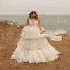 Robes de mariée élégantes plage à plusieurs niveaux froncé tulle bijou pure sans manches une ligne robe de mariée sur mesure balayage train robe de mariée pas cher