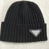 Triângulo logotipo gorros ao ar livre gorro quente inverno gorro de malha chapéu de lã crânio mais grosso máscara franja chapéus homem alta qualidade 9522771