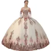 Strahlendes, herzförmiges Quinceanera-Kleid mit Metallic-Paillettenapplikation, Roségold, abnehmbare Ärmel, formelles Ballkleid mit kleiner Schleppe