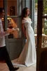Elegante schulterfreie Meerjungfrau-Brautkleider mit Satinärmeln, Sweep-Zug am Rücken und Reißverschluss, Brautkleider nach Maß