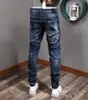 Cool Guy Biker Jeans Bleach Distressed Paint Bird Patch Accent Pantaloni da cowboy slim fit danneggiati da uomo