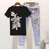 Été perles femmes ensembles travail lourd broderie 3D fleur à manches courtes t-shirt et jean 2 pièces vêtements femme costumes décontractés Y79