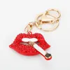 2021 Mode sexy Rose Red Lippenkristall Zigarette Zigarette Schlüsselbund Charm Anhänger Strass und Handtasche Handtasche Schlüsselkette Kreatives Geschenk15683942