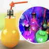 Neue LED-Glühbirne Wasserflasche Kunststoff Milchsaft Wasserflasche Einweg auslaufsicherer Trinkbecher mit Deckel Kreatives Trinkgeschirr Großhandel