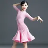 Abbigliamento da palcoscenico 2021 Vestito da ballo latino per ragazze Costumi da competizione in pizzo rosa diviso Tango Rumba Cha Samba Salsa Abbigliamento per bambini1