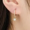Hoop Huggie Personlighet 925 Sterling Silver Asymmetric Gold Color Zircon Micro-Inlaid Star Earrings for Women Fashion Jewelry1286L