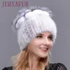 ビーニー/スカルキャップ本物とふわふわの天然の銀の毛皮の装飾的なリングが付いている女性の耳の帽子の周りの装飾的なリングと