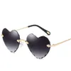 Gros amour sans cadre coupe coeurs en forme de coeur vague femmes Crossover maille multicolore lunettes de soleil de qualité supérieure 10A cadeau