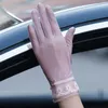 Fem fingrar handskar kvinnor solskydd Hög elastisk spetsdesign Silk tunn pekskärm Anti-UV-slip för utomhuskörning12525