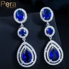 boucles d'oreilles en bleu foncé