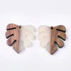 Encantos 50 unids Handcraft Vintage Madera natural con resina Colgante Diseño Monstera Hoja Forma Collar Pendiente Pendiente Eardrop Hallazgos