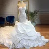 Luxus Meerjungfrau Hochzeitskleid Schatz Perlen Perlenstufte Rüschen Kapelle Zug Brautkleider von Schulter sexy Braut Kleider Plus Größe