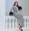 Robe de soirée Yousef aljasmi Manches longues Col en V Cristaux argentés Plume noire Zuhair murad Kim kardashian L Sirène