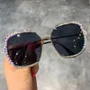 2020 Solglasögon Kvinnor Lyx Rhinestone Square Sun Glasses Clear Lens Stora Män Solglasögon Vintage Shades