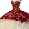 التطريز النبيذ الساتان الأحمر ميدان شاردرة quinceanera اللباس vestido الكرة ثوب قطار المحكمة ارتفاع تراكب منخفض مع الأورجانزا الكشكشة الغربية الحلو 16 حزب اللباس