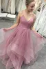 Güzellik Hüsniye Moda, 2020 Ballgown Glitter sapanlar Ruffled Pembe Uzun Balo Elbise Açık Geri Gerçek Görüntü Kolsuz Eve Dönüş Inspired uyuyan