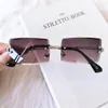 Mode Rimless Solglasögon Kvinnor 2019 Trendiga Small Rectangle Sun Glasses Summer Travel Style UV400 Gold Brown Shades for Men CL3519753