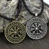 Viking Isländska Vegvisir -hjälm skräck i Runic Circle Pendant Magical Staves Compass Rune Amulet Collier Necklace12149