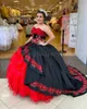 Vintage Charro mexikanska Quinceanera-klänningar 2023 Svart Elegant Organza Volanger Gotisk Punk Balklänningar Applikationer Snörning Söt 16-klänning Pageant Födelsedagsfestklänning