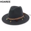 chapeau gris foncé