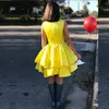 Simple Yellow Curto Prom Vestidos Jewel Neck mangas de cetim vestido de baile formal do partido Vestidos Zipper Up Voltar