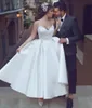 Длина Простые белые кружева свадебные платья чай линия свадебное платье атласная Sexy Свадебные платья с аппликацией