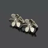 Europa Amerika Stijl Dame Vrouwen Titanium Staal Gegraveerde Initialen Drie Diamanten Bloem Clip Hoepel Oorbellen 3 Color5976566