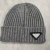 Triangle logo bonnets extérieur chaud bonnet hiver bonnet tricoté laine chapeau casquette crâne plus épais masque Fringe chapeaux homme de haute qualité