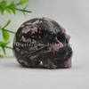 10 stks 2 "Prachtige natuurlijke realistische rhodonite Jasper Quartz Crystal Skull Master Hand Carving Pink Black Edelsteen Fine Art Skull Beeldje