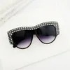 Oversized Rhinestone Frame Square Solglasögon för Kvinnor Diamond Shiny Brand Glasses Designer Fashion Female Shades AB19